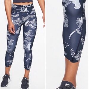 ATHLETA Floral Sonic Capri Tights Leggings Navy Blue/White Size Medium #291787